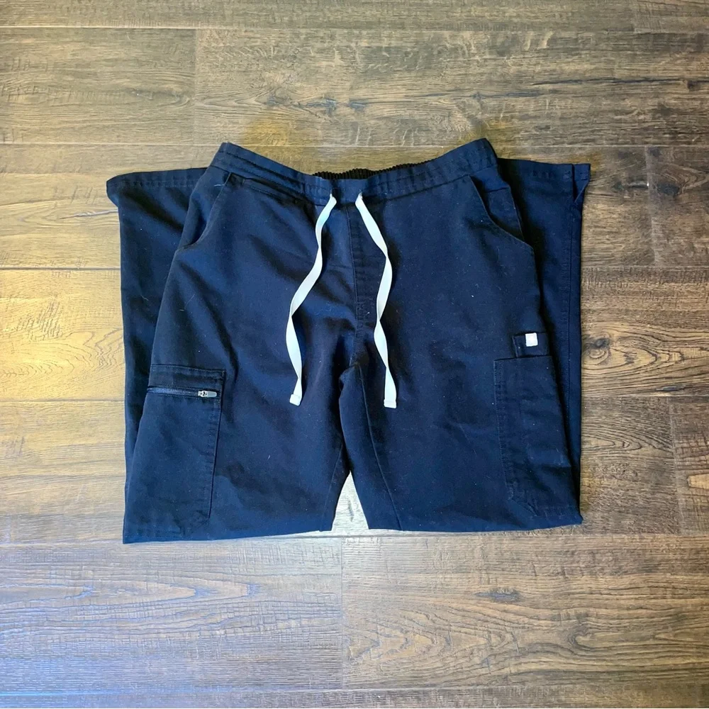Figs Black petite scrub pants - Picture 2 of 8
